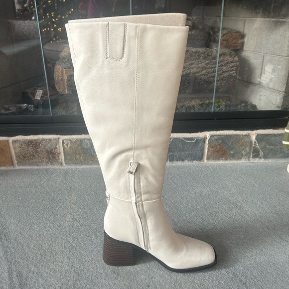 New w box! Sam Edelman White Knee-High Women's Boots - Picture 2 of 5